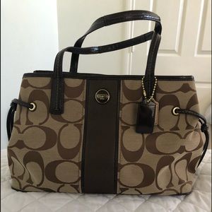 EXCELLENT CONDITION LARGE COACH BAG